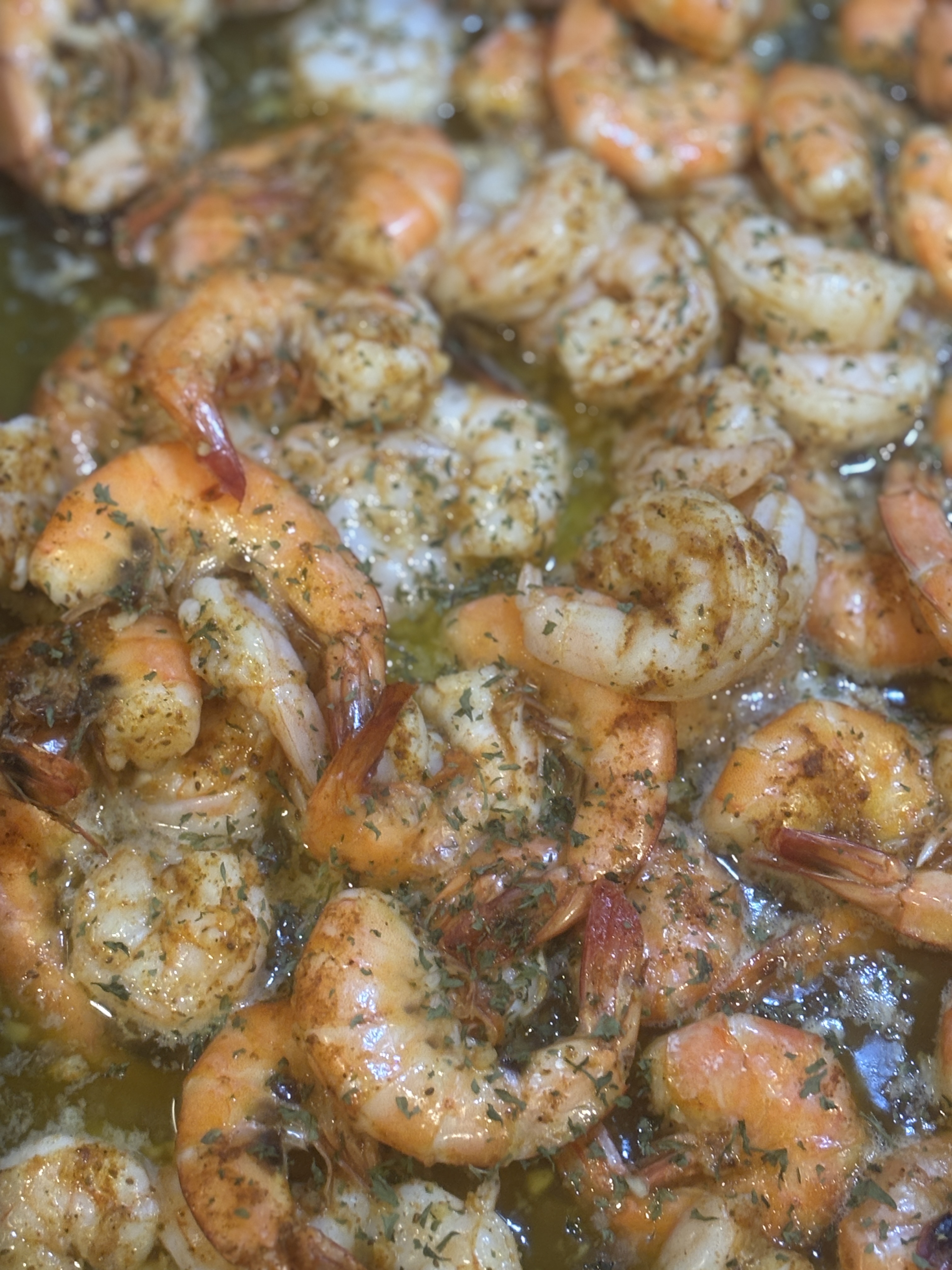 Shrimp scampi in garlic butter sauce